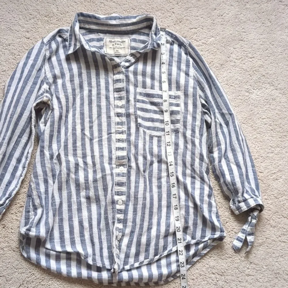 Abercrombie & Fitch Blue and White Striped Button Down Shirt - Picture 5 of 9